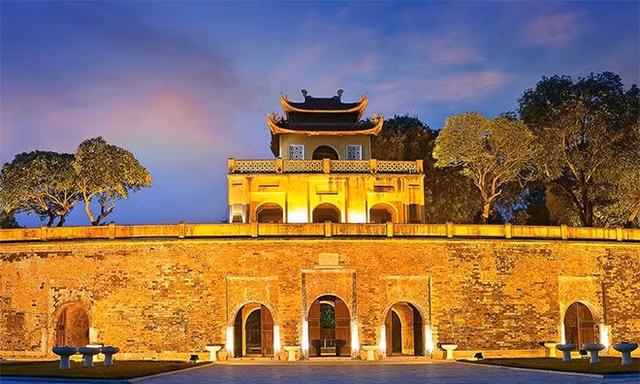 Hoàng thành Thăng Long dừng đón khách