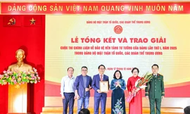 Mỗi cán bộ, đảng viên phải là 'chiến sĩ xung kích trên mặt trận tư tưởng'