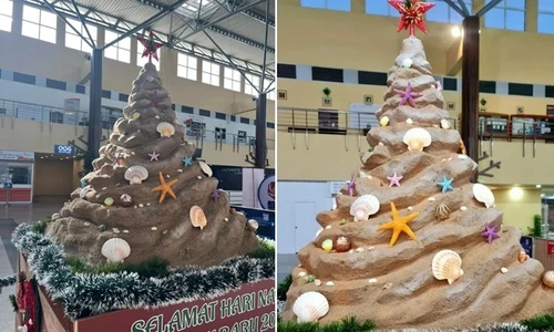 Cây thông Noel độc lạ ở sân bay Malaysia gây phản ứng ngược vì “dễ liên tưởng”