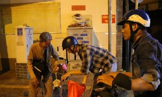 Ấm áp tình người trong đêm lạnh ở TP HCM