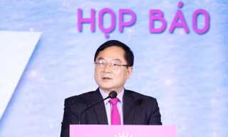 Nhà báo Lê Xuân Sơn tại họp báo khởi động cuộc thi Hoa hậu Việt Nam 2020. 