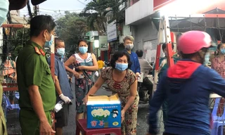 Dân Mả Lạng đem cả 'siêu thị' vào khu cách ly