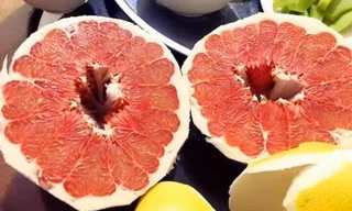 Bưởi Trung Quốc ruột đỏ au: Vỏ vàng không hạt, ngày bán cả tấn