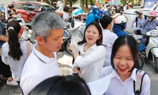 ẢNH: Nữ sinh Thủ đô xinh xắn, rạng ngời sau buổi thi Ngữ Văn