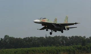 Trên đài chỉ huy bay