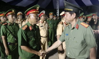 Tân Giám đốc Công an TPHCM chủ trì lễ ra quân trấn áp tội phạm
