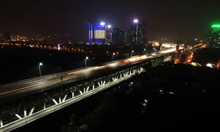 Ngắm cầu Thăng Long lung linh trong màn đêm