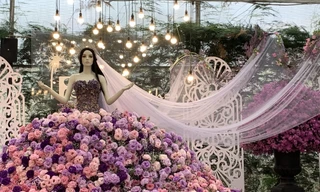 Chiếc váy cưới kỷ lục kết bằng 1 tấn hoa tươi tại Festival hoa Đà Lạt