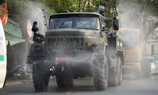 Dùng xe chuyên dụng phun khử khuẩn nội đô Hải Phòng