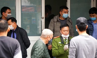 Cơ quan điều tra khám nghiệm nơi xảy ra vụ án trên phố Lê Lợi (Ngô Quyền, Hải Phòng) trưa 23/3.