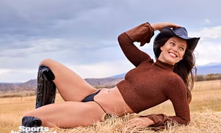 Mê mẩn siêu mẫu Mỹ có nụ cười thiên thần tỏa nắng Emily DiDonato
