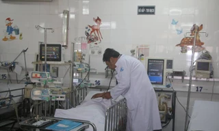 Tin nóng 24h: Nữ sinh nghi ngộ độc trà sữa, nôn ra hạt như nhựa