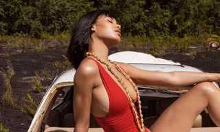Sắc vóc nóng bỏng 'thiêu đốt' ánh nhìn của mẫu áo tắm Danielle Herrington