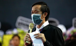 Nghẹn lòng bài thơ Hoài Linh tiễn biệt Chí Tài được đọc trong tang lễ tại Mỹ