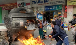 Rực lửa hoá vàng ngày tiễn Táo quân về trời