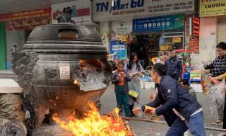 Rực lửa hoá vàng ngày tiễn Táo quân về trời