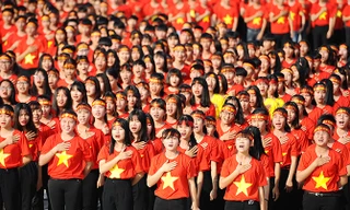 Tuổi trẻ Việt Nam tự hào tiến bước dưới cờ Đảng