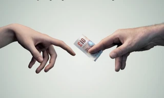 Làm gì khi người yêu mình "tính toán chi ly"?