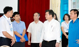 Thứ trưởng Nguyễn Hữu Độ kiểm tra chuẩn bị thi THPT quốc gia tại tỉnh Điện Biên