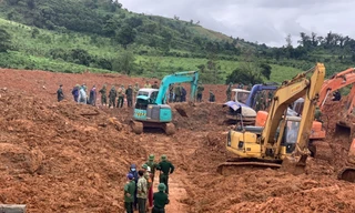 22 chiến sĩ bị vùi lấp: Bóc từng thớ đất tìm kiếm đồng đội 