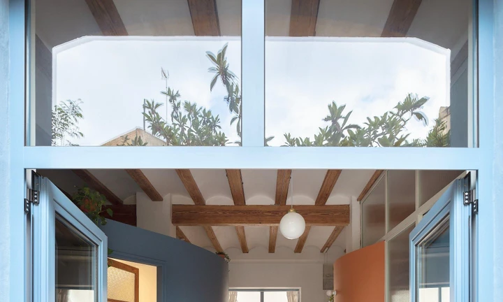 Cải tạo nhà 2 tầng ở nông thôn thành không gian đậm chất Địa Trung Hải