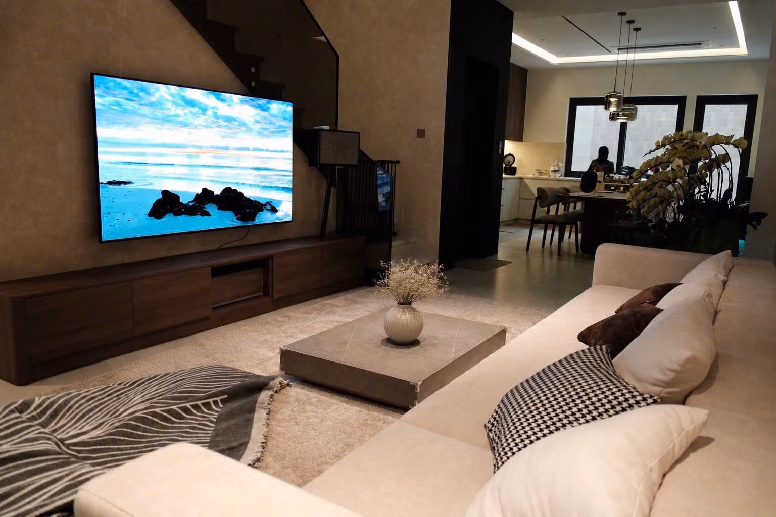 Nhà phố 100 m2 của nghệ sĩ Quang Minh và bà xã Tăng Khánh Chi