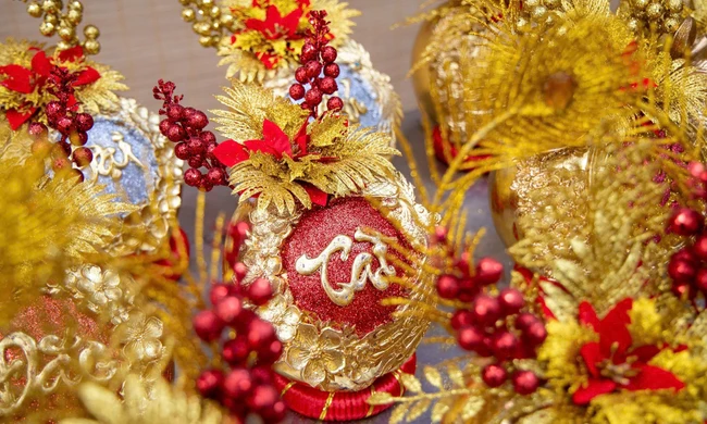 Dừa Tết độc lạ: Từ dát vàng 24K đến bonsai ngựa ‘thiên thần’