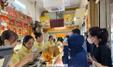Chán cảnh 'chầu chực' mua vàng, nhiều người săn lùng món mới