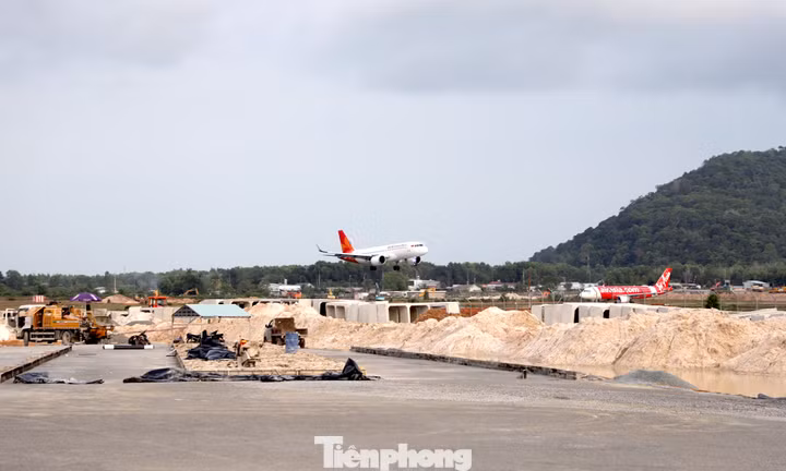 Dồn dập thi công đường băng thứ 2 sân bay Phú Quốc 