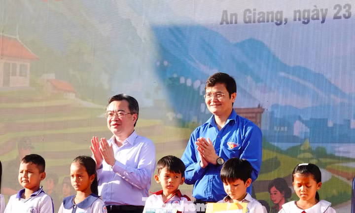 Toàn cảnh Lễ ra quân Chiến dịch Thanh niên tình nguyện Hè 2026