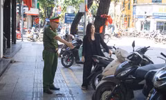 Hà Nội xử phạt đến 6 triệu đồng hành vi lấn chiếm vỉa hè, lòng đường