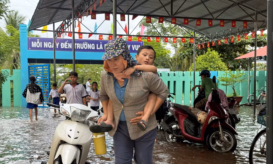 Học sinh 7 trường ở Cà Mau được nghỉ học, chính quyền chỉ đạo nóng
