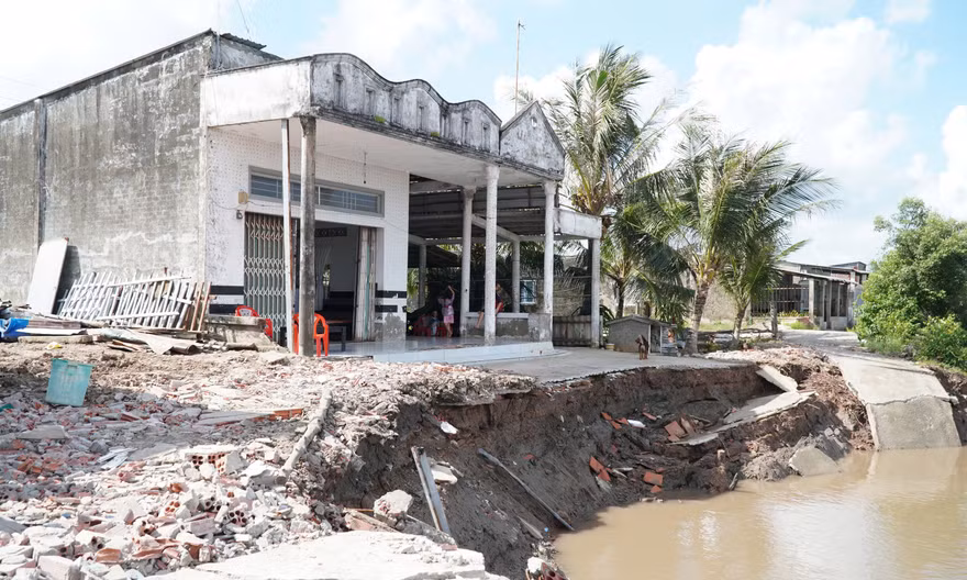 Mùa sạt lở bên dòng Cửa Lớn