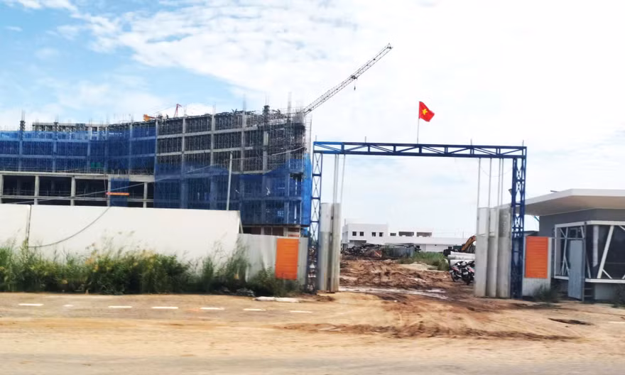 Bệnh viện hơn 3.300 tỷ đồng ở Cà Mau lại chậm, phải lùi tiến độ