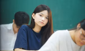 Sĩ tử Hà Nội hồ hởi làm thủ tục dự thi lớp 10 công lập