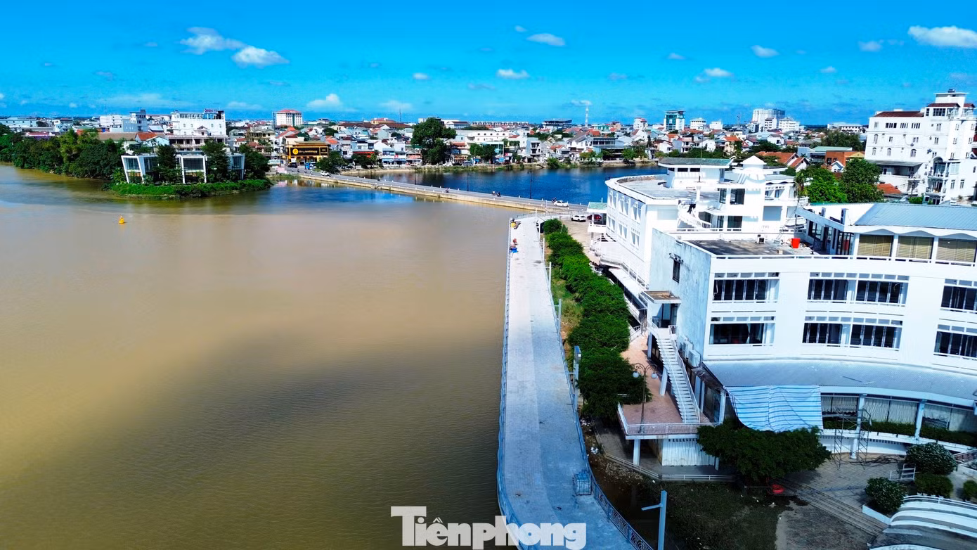 tp-4-duong-dao-moi-ven-song-huong.jpg
