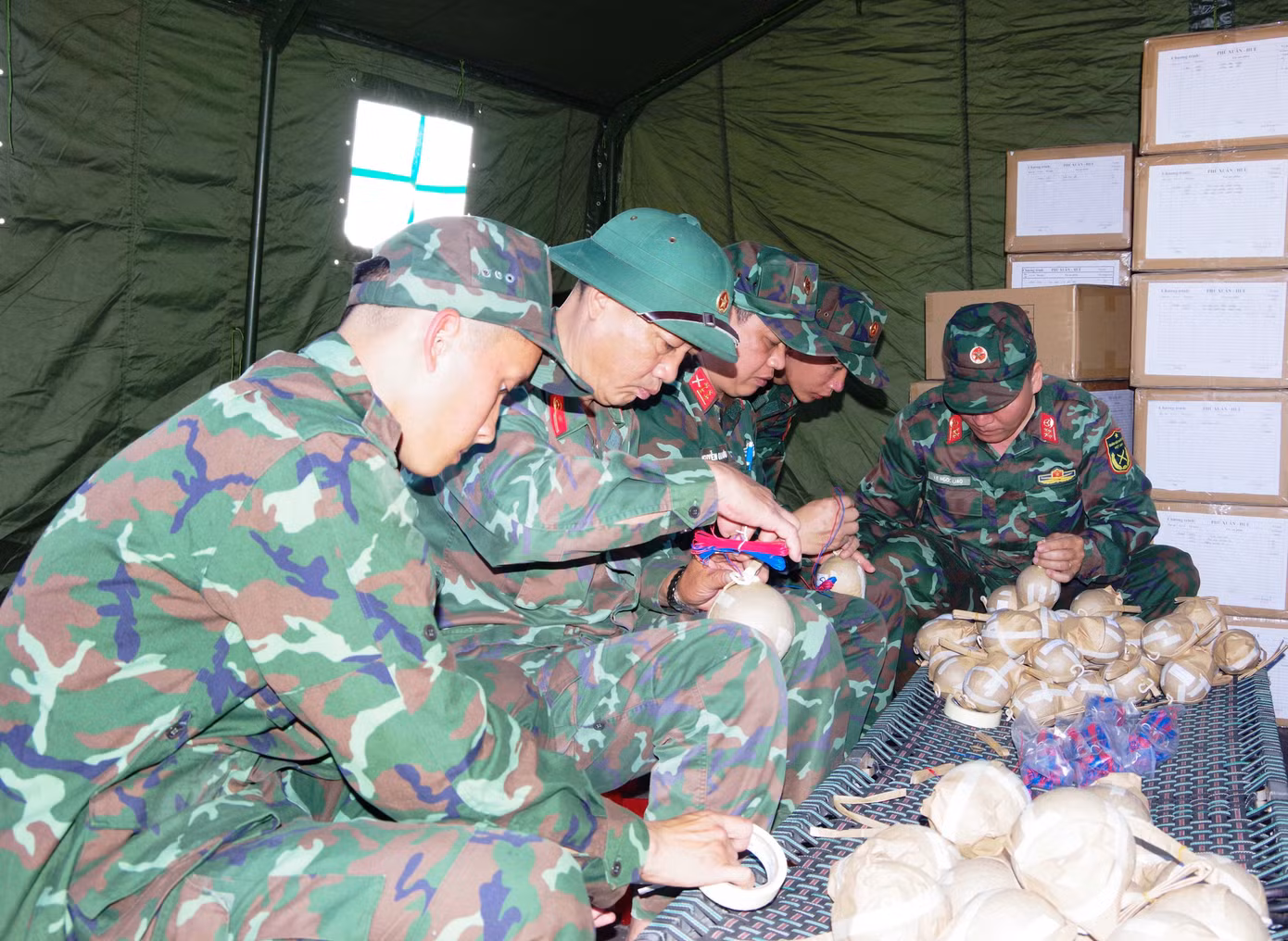 4-tran-dia-phao-hoa-hue.jpg