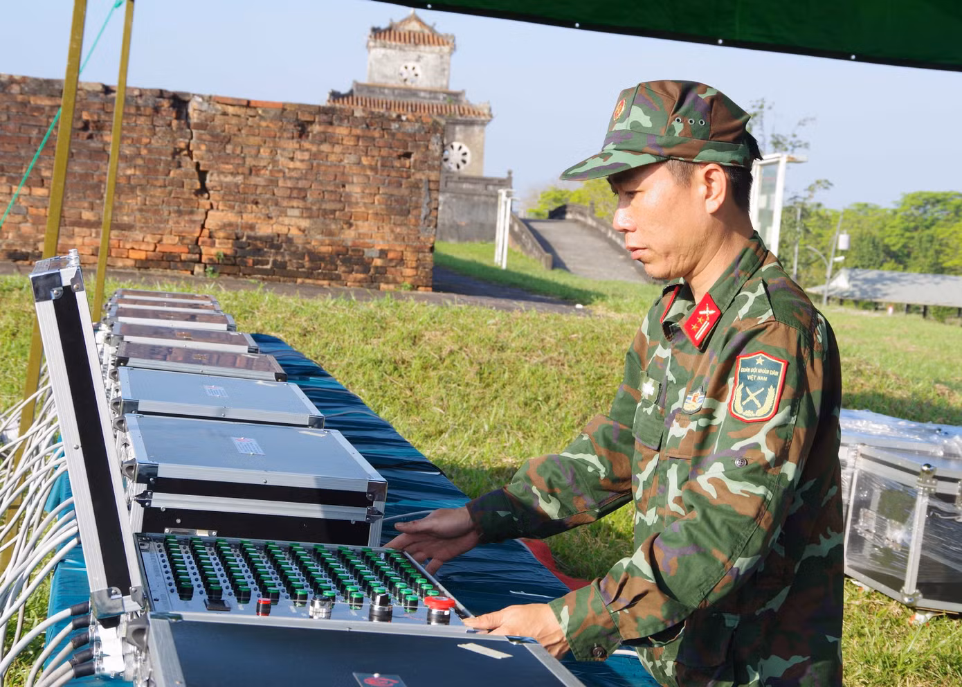 2-tran-dia-phao-hoa-hue.jpg