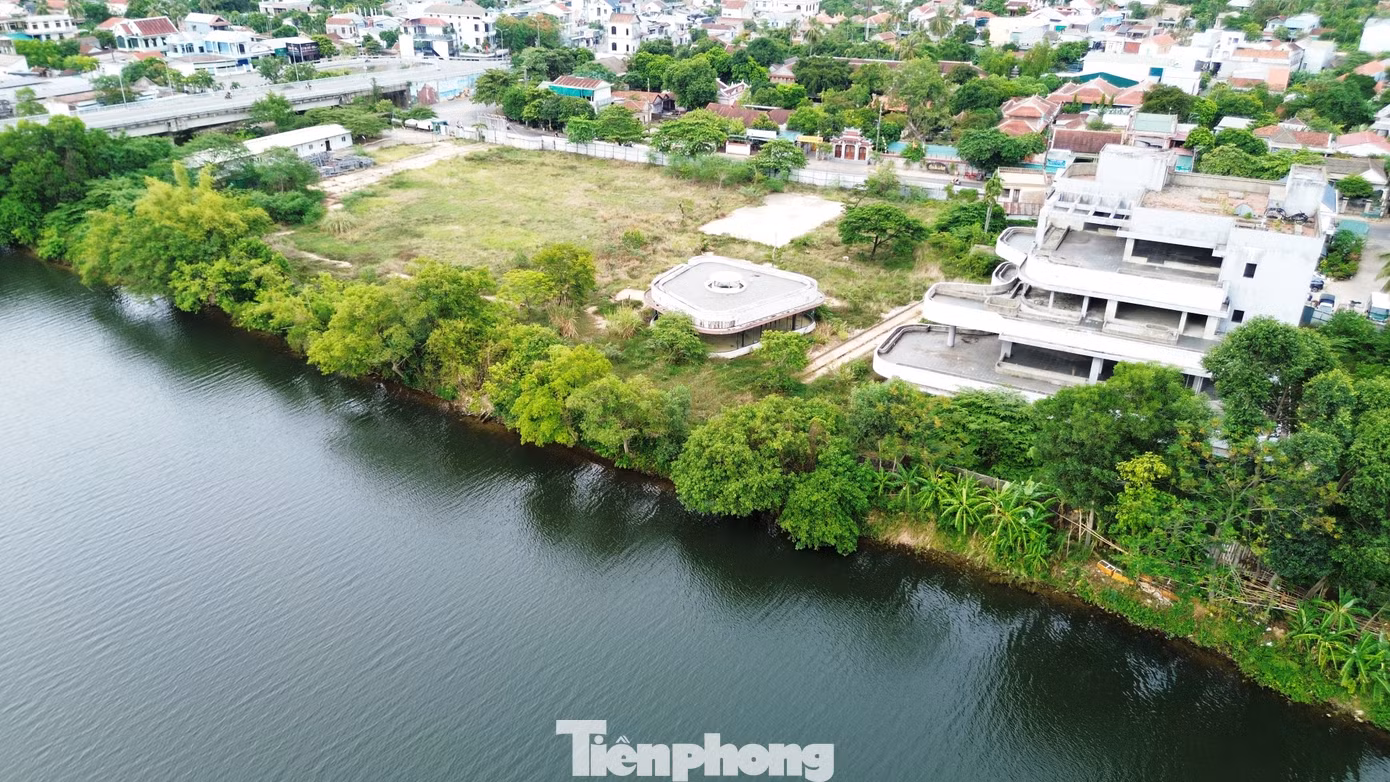 tp-3-dat-vang-ven-song-huong.jpg