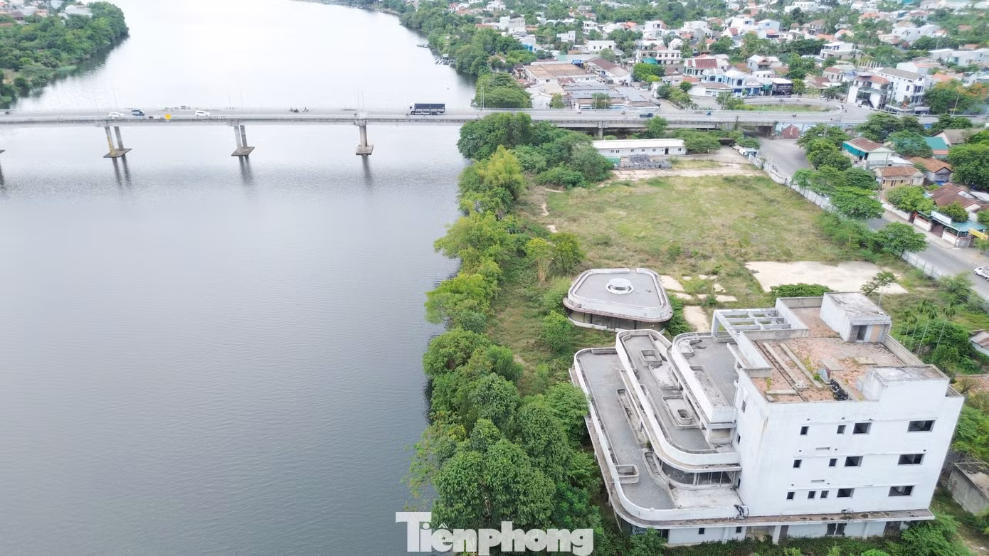 tp-4-dat-vang-ven-song-huong.jpg