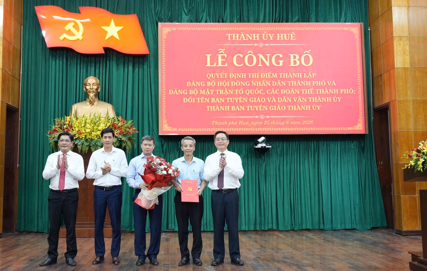 thanh-lap-2-dang-bo-doi-ten-btg.jpg