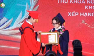Nữ sinh ‘nguyện vọng 10’ trở thành thủ khoa toàn khóa: Hành trình tạo ra giá trị từ công nghệ
