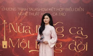 MC Mỹ Tâm dẫn chương trình “Nửa tiếng ca - Một tiếng đời”.