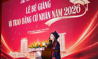 Viết tiếp truyền thống gia đình bằng danh hiệu thủ khoa 