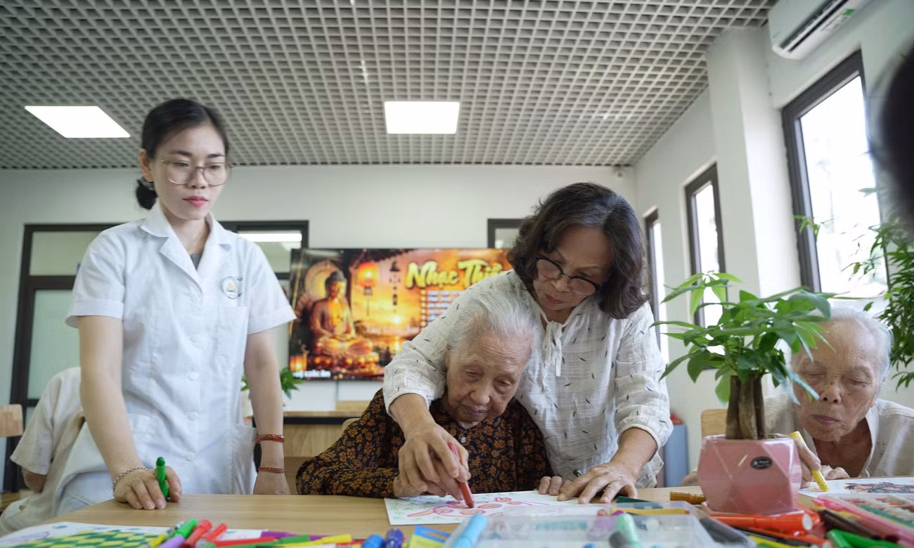Viện dưỡng lão bán trú ở Hà Nội 'cháy chỗ', người cao tuổi phải đăng ký chờ tới lượt