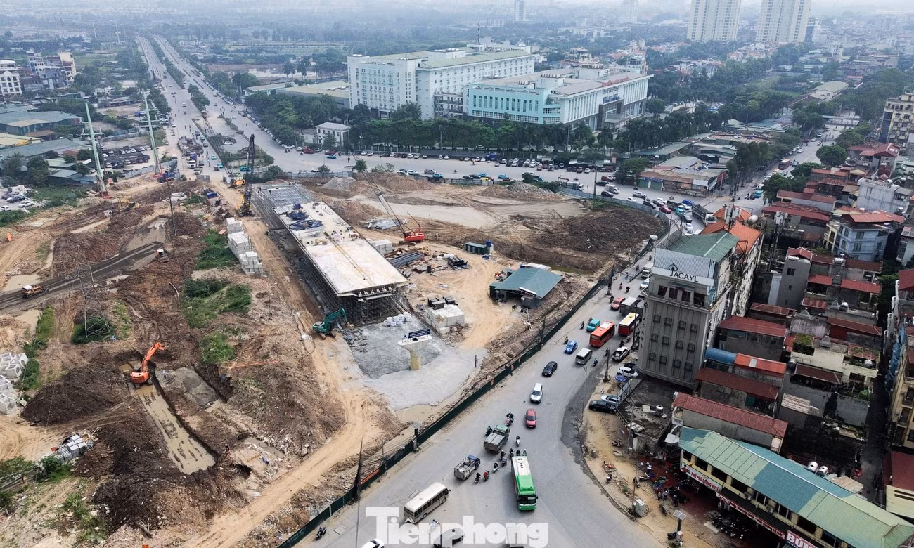 Cầu vượt Phạm Tu - đường 70 thành hình, đúc dầm chạy đua về đích cuối năm