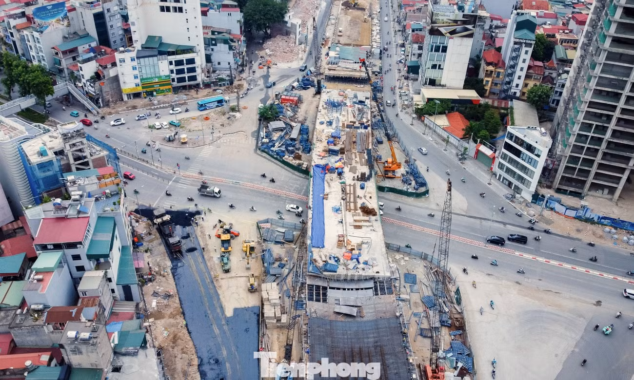Hiện hình hài hai cầu vượt trên đường Vành đai 1 Hà Nội