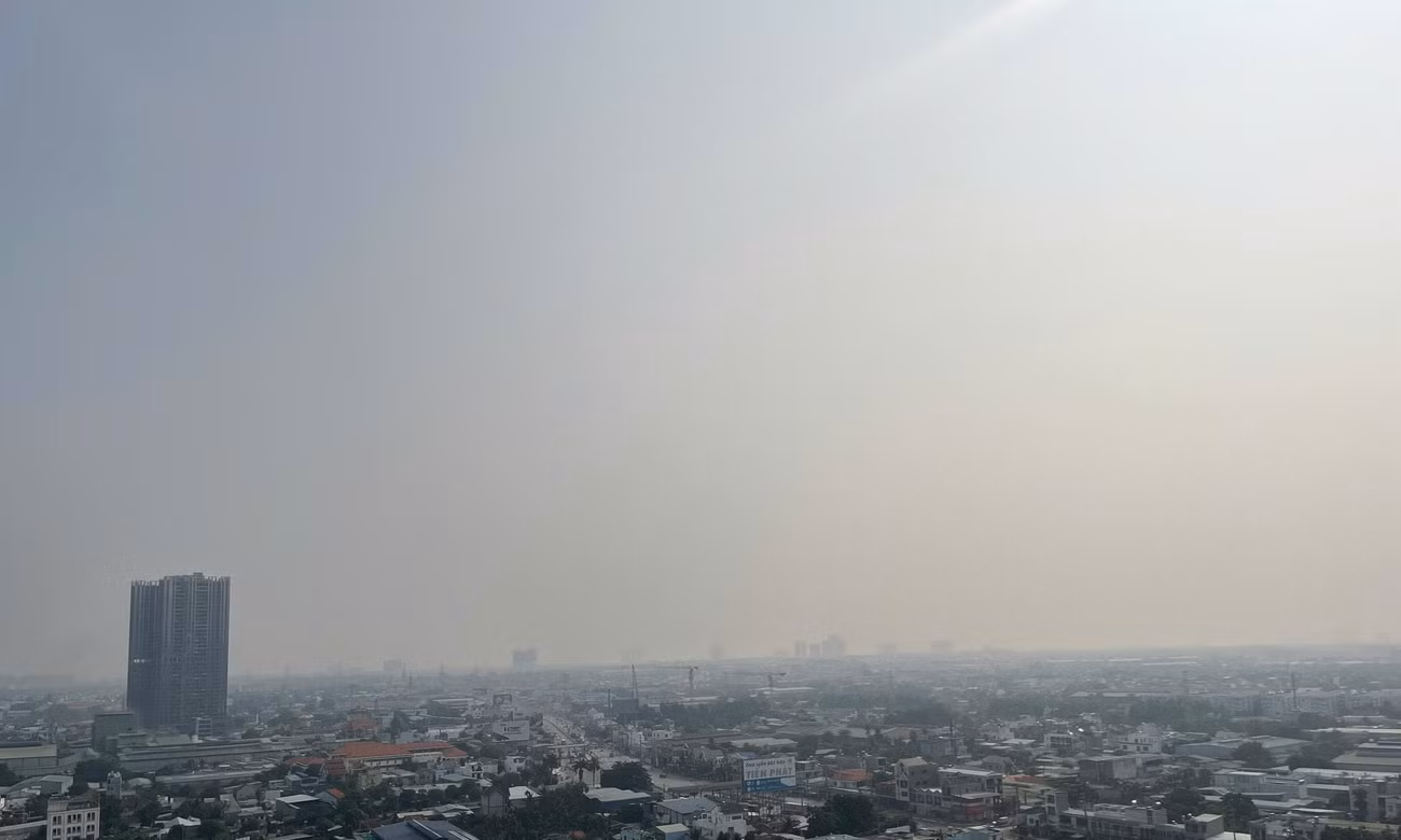 Bầu trời TPHCM mờ đục