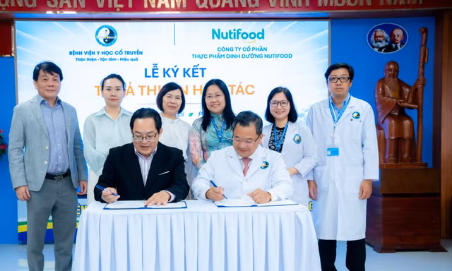 Nutifood và Bệnh viện y học cổ truyền TPHCM hợp tác phát triển giải pháp dinh dưỡng từ dược liệu Việt