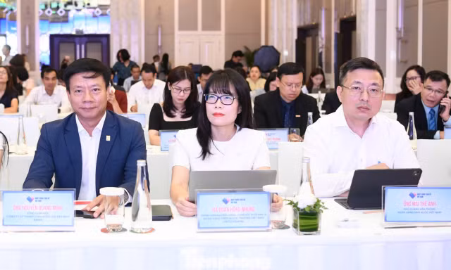 Đông đảo đại biểu, khách mời dự họp báo Ngày Thanh toán số Việt Nam 2026